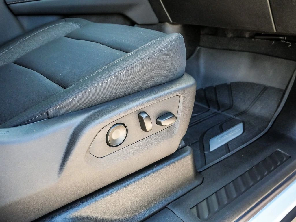 2026 Chevrolet Suburban LS - Photo 16