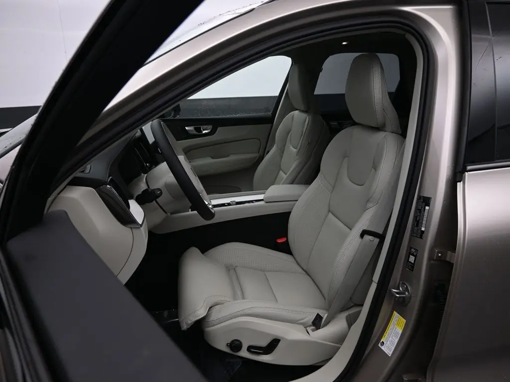 2026 Volvo - image 21