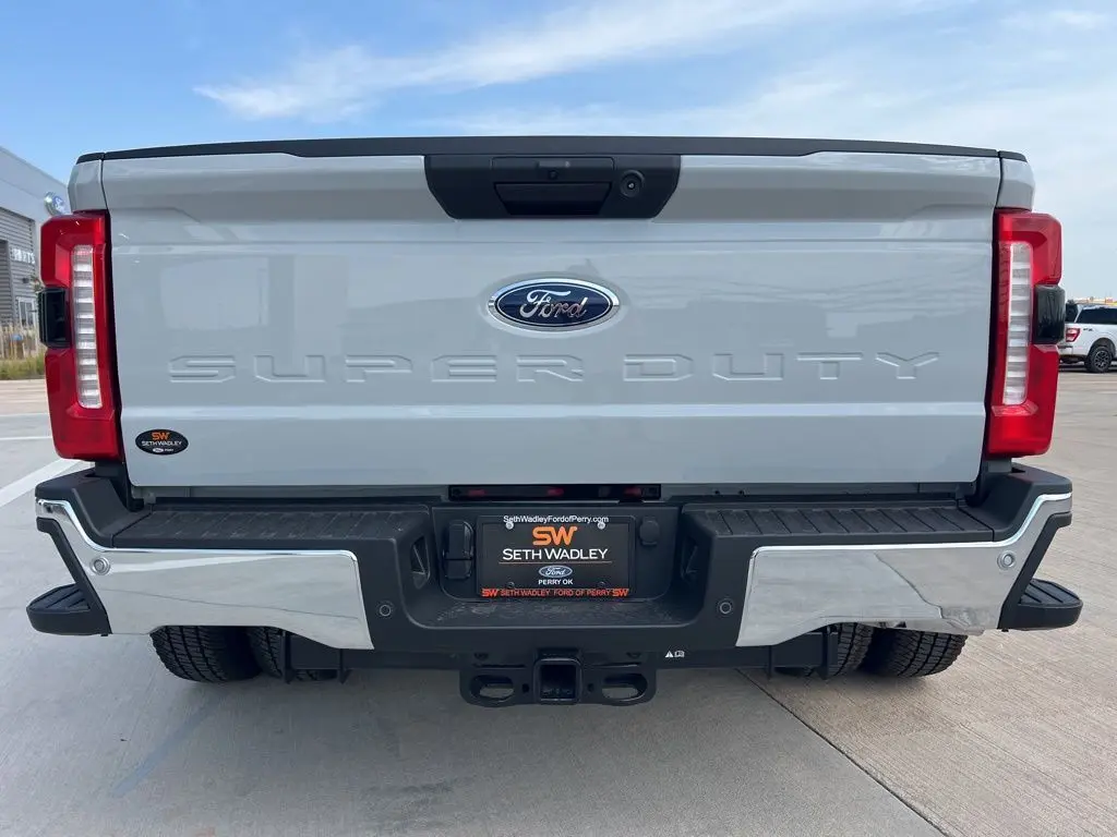 2026 Ford F-350 photo 7