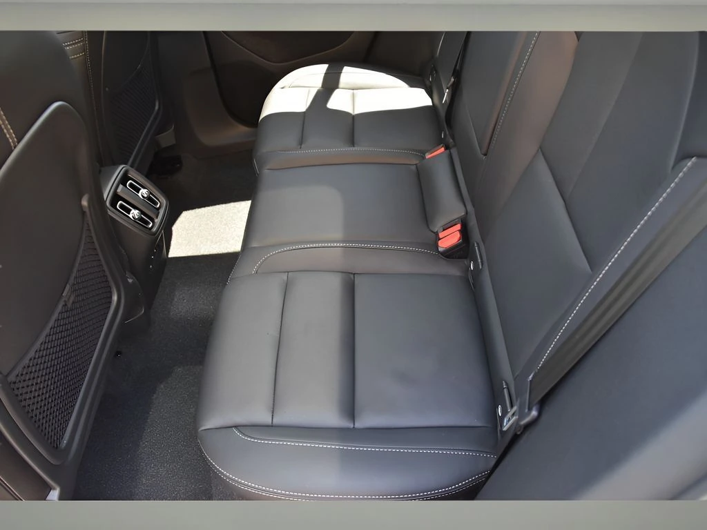 2025 Volvo - image 11