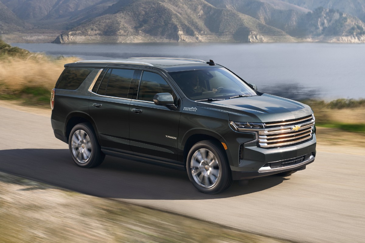 2022 Chevrolet Tahoe Exterior Passenger Side Front Profile