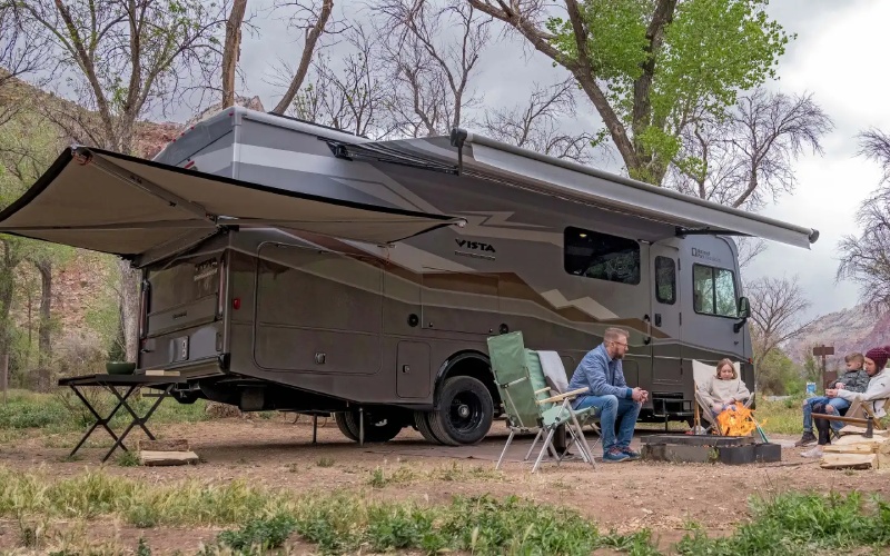 How the 2025 Winnebago Vista NPF’s Wraparound Shade and Lithium Power Transform Campsites for Milwaukee, WI Adventurers