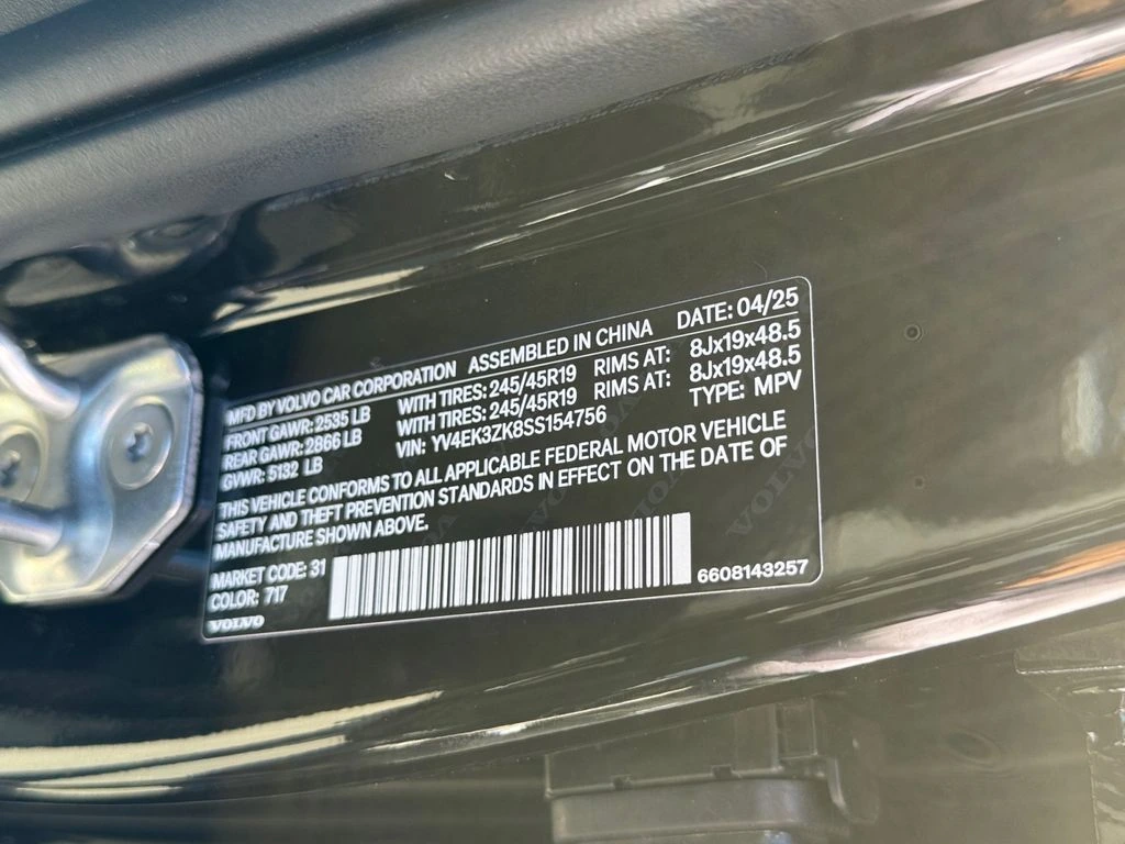 2025 Volvo - image 27