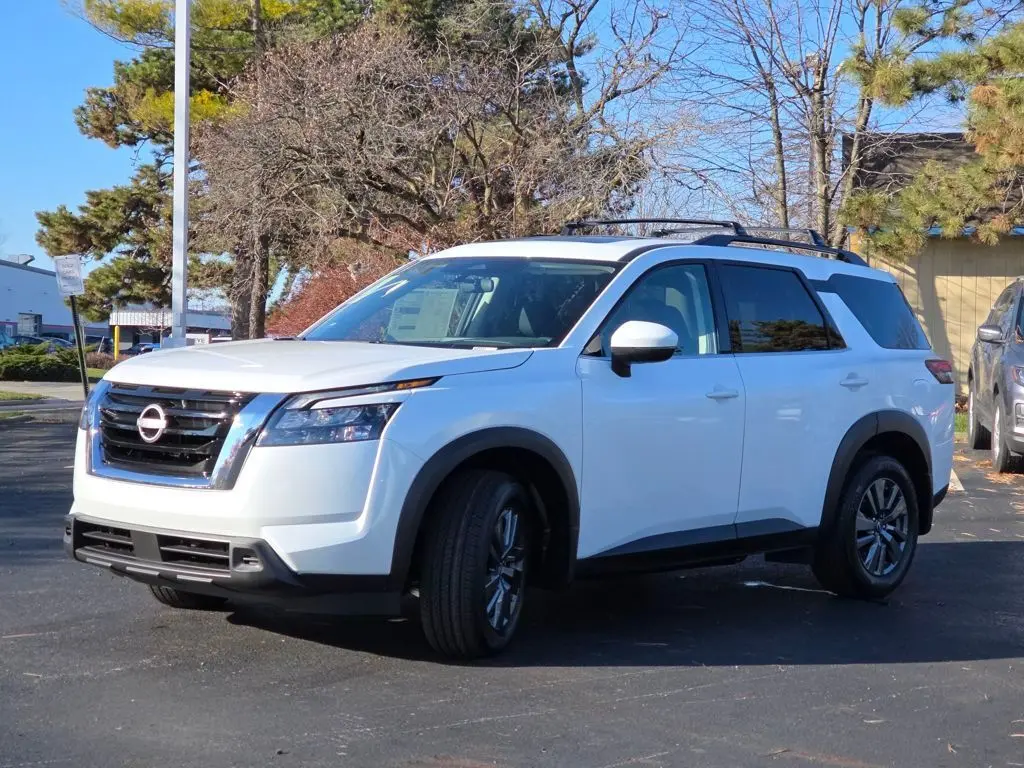 2025 Nissan Pathfinder SV photo 3
