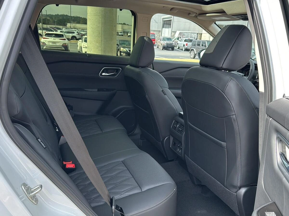 2026 Nissan Rogue Platinum - Photo 11