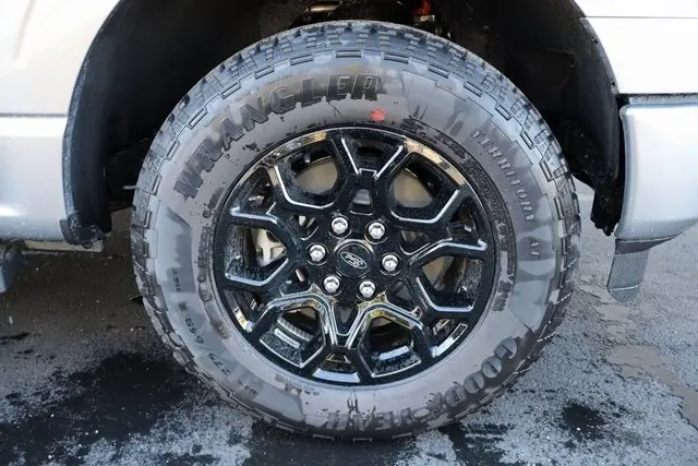 2025 Ford F-150 XLT photo 14