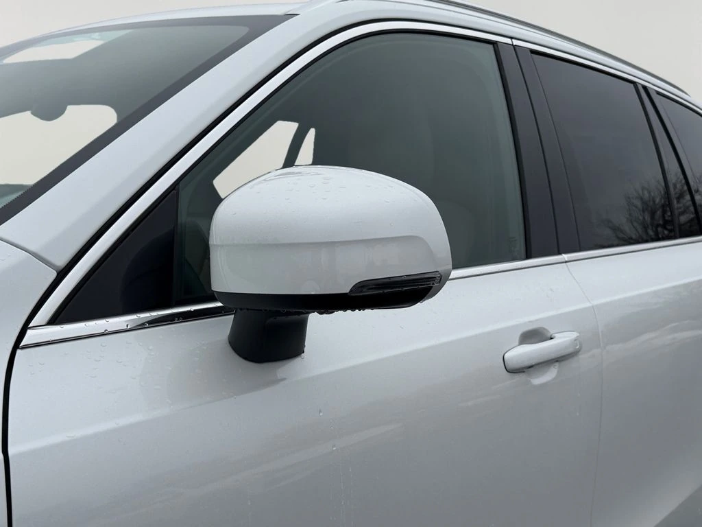 2026 Volvo - image 26