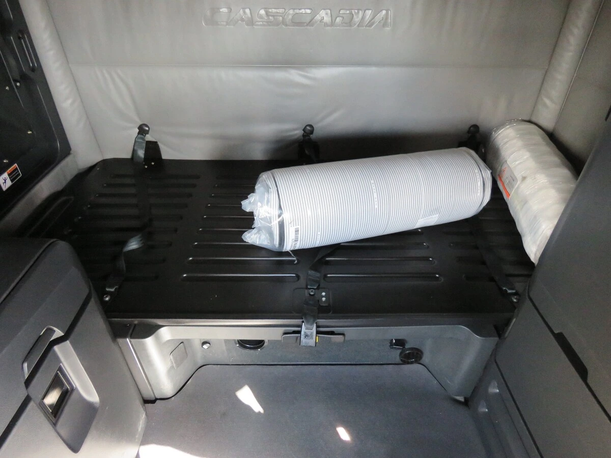 2022 Freightliner Cascadia - image 17