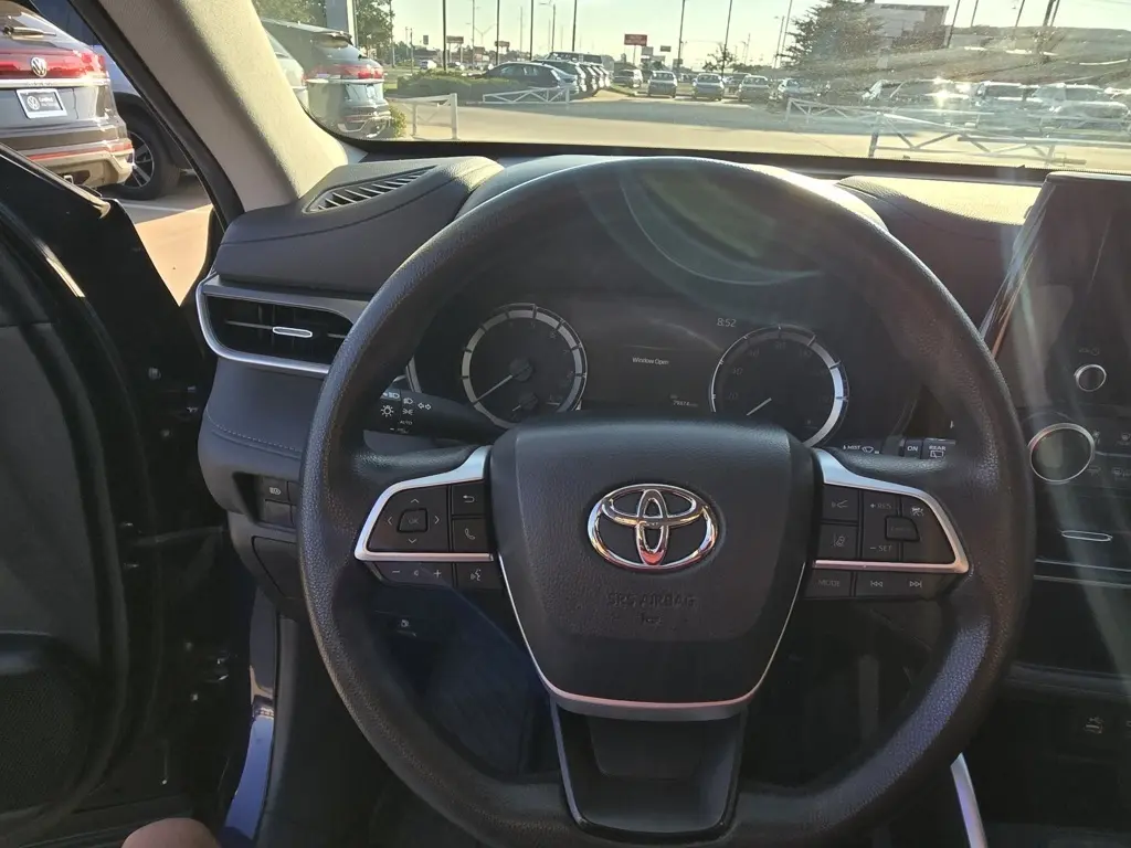 2023 Toyota Highlander L photo 11