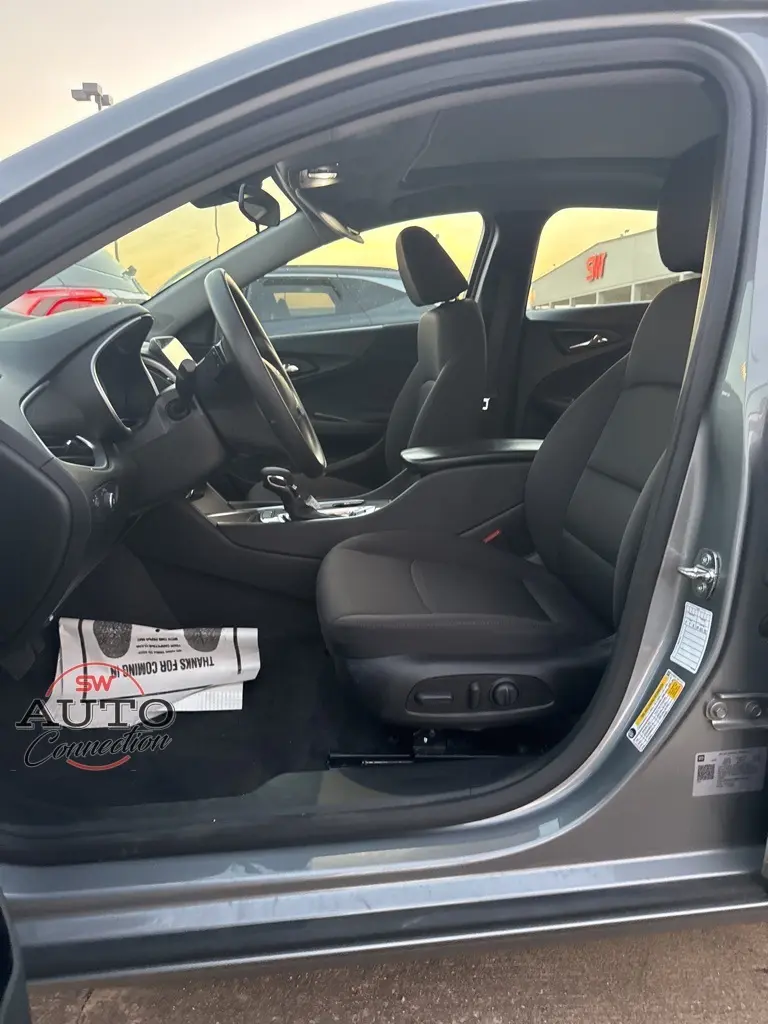 2024 Chevrolet Malibu 1LT photo 9