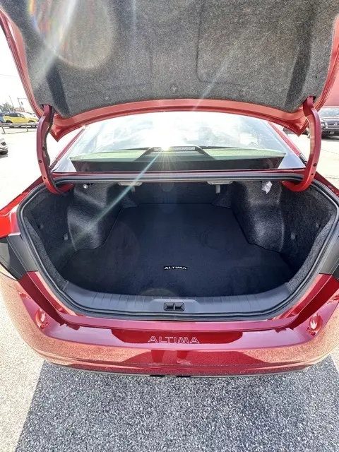 2025 Nissan Altima 2.5 SR photo 8