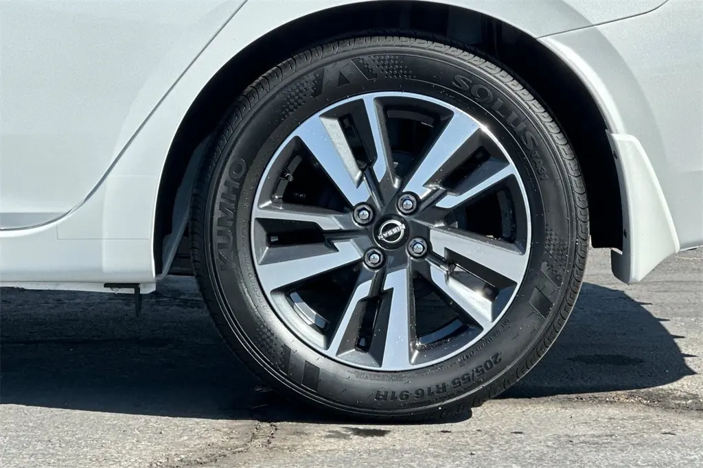 2025 Nissan Versa 1.6 SV photo 25