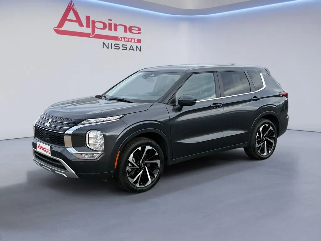 2024 Mitsubishi Outlander SE's photo