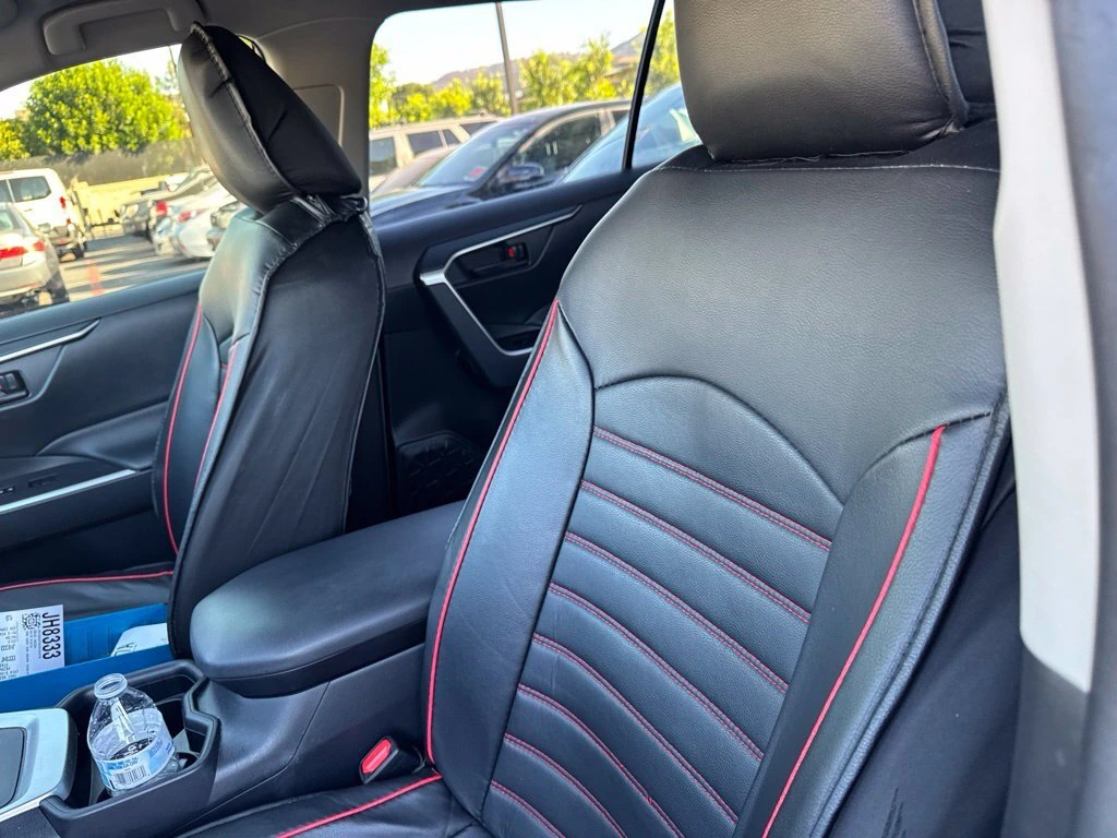 2019 Toyota RAV4 LE - Photo 6