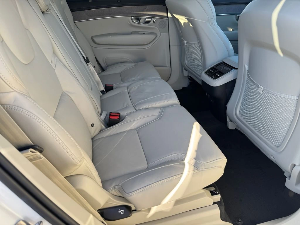 2026 Volvo - image 7