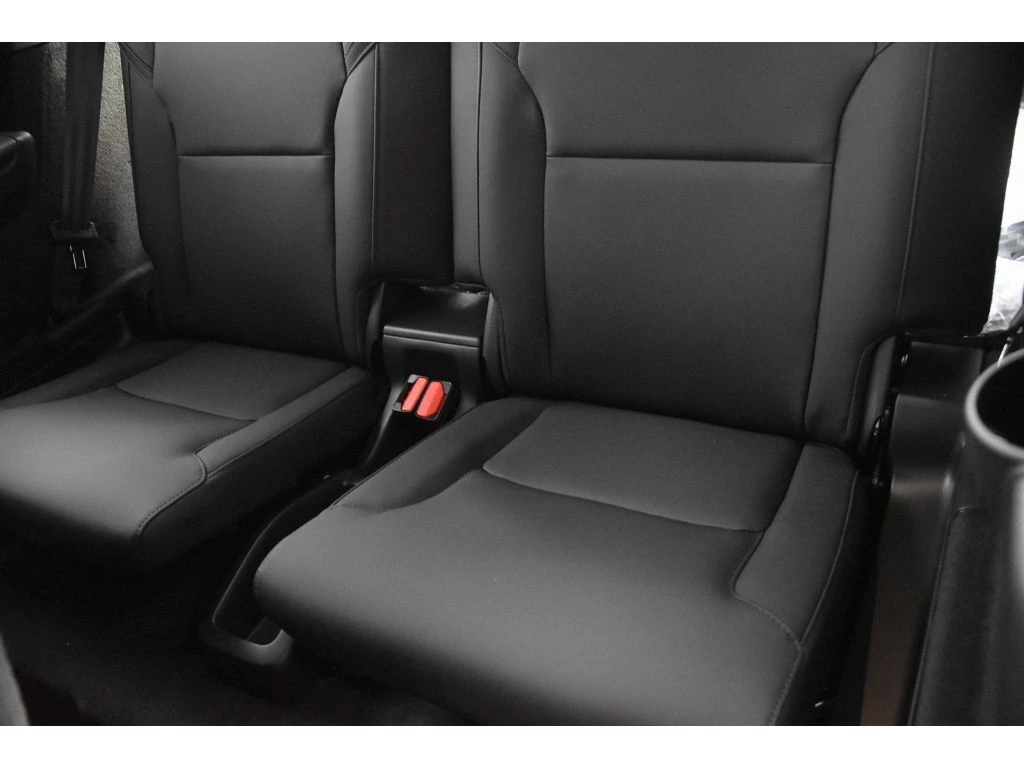 2026 Volvo - image 12