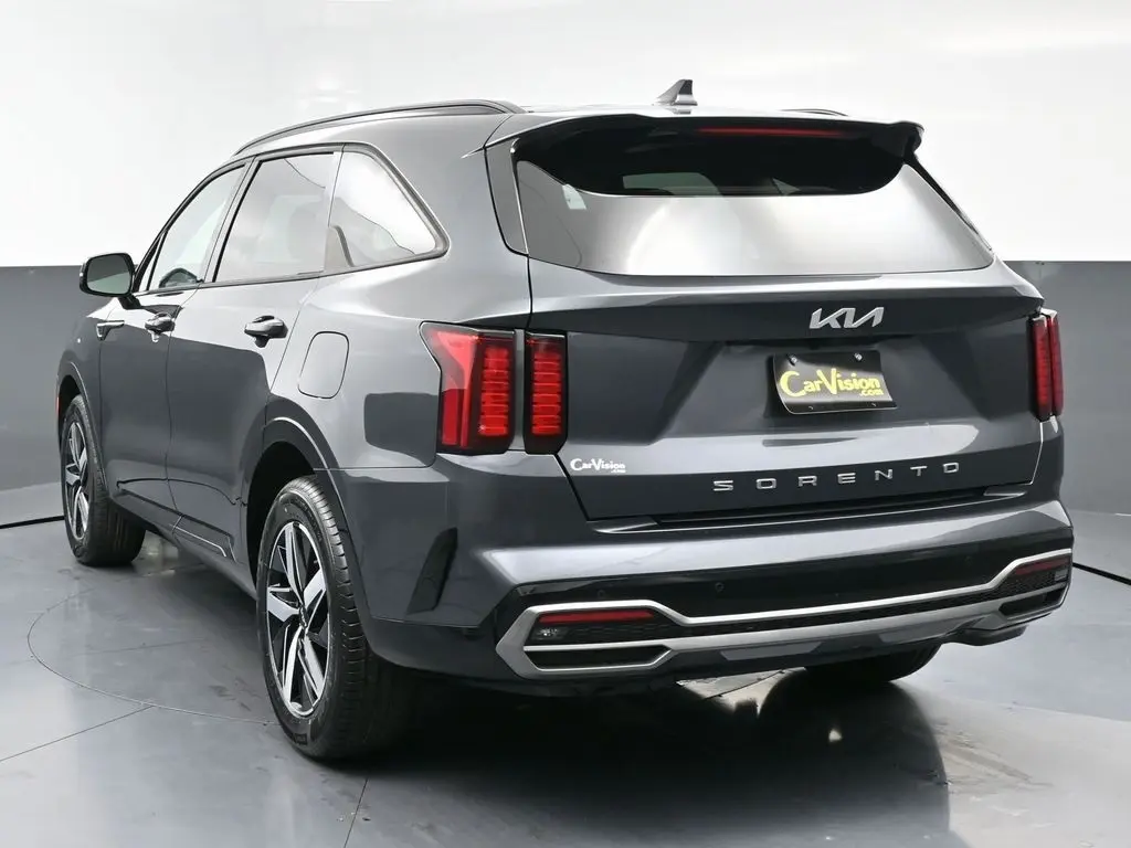 2022 Kia Sorento S photo 2