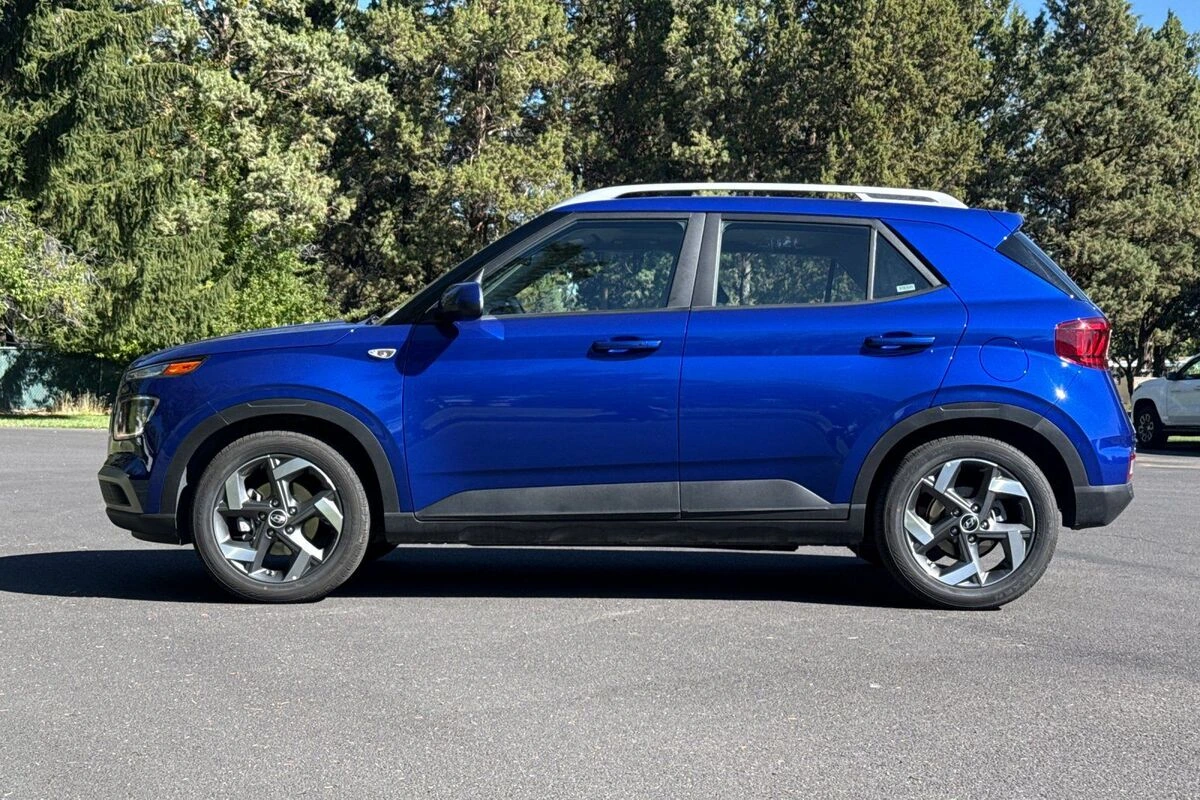 2025 Hyundai Venue SEL - Photo 7