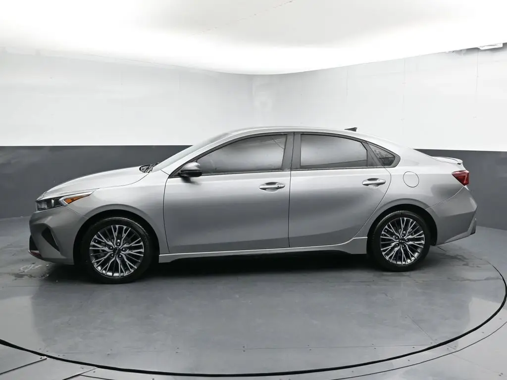 2024 Kia Forte GT-Line photo 5