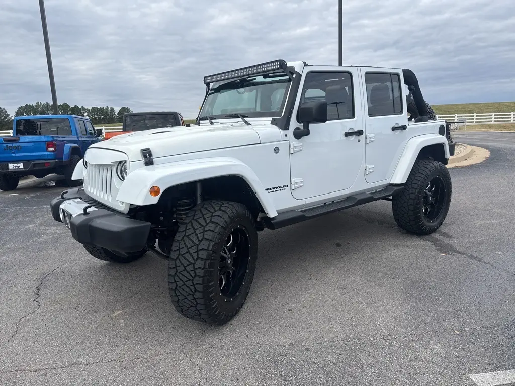 2015 Jeep Wrangler Unlimited Sahara photo 3
