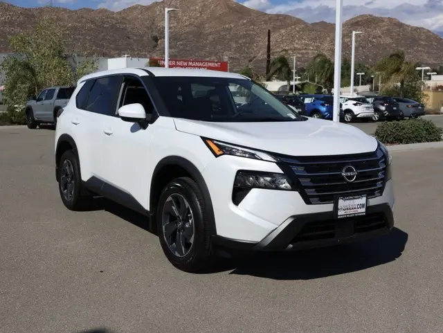 2026 Nissan Rogue SV's photo