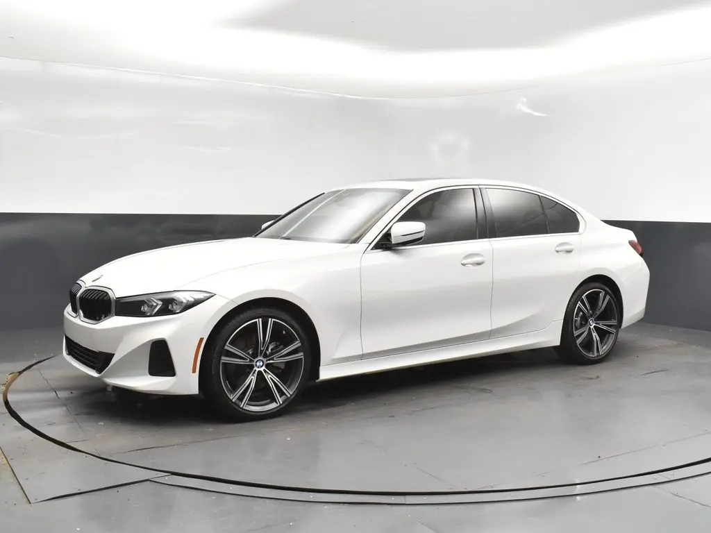 2024 BMW 3 Series 330i's photo