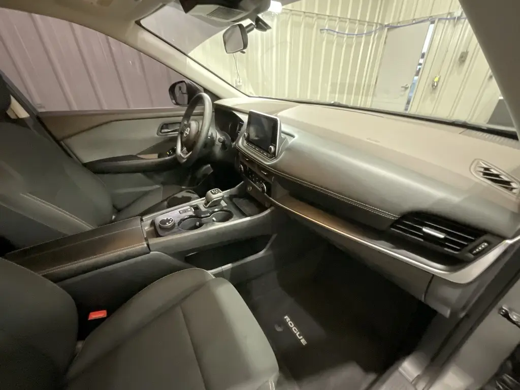 2023 Nissan Rogue S photo 13