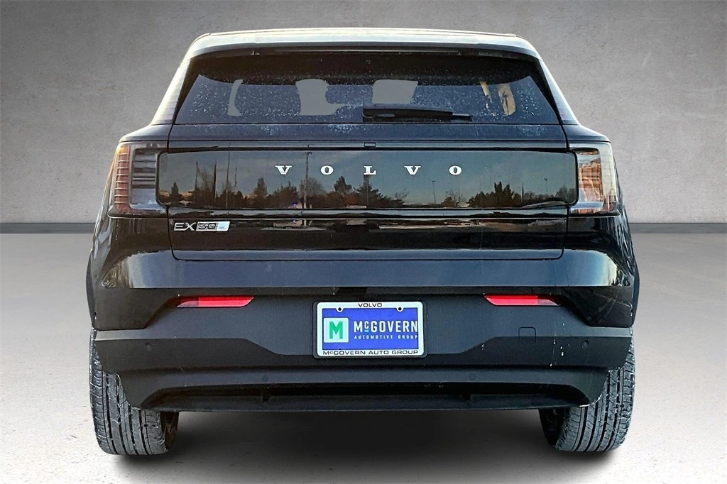 2026 Volvo - image 4