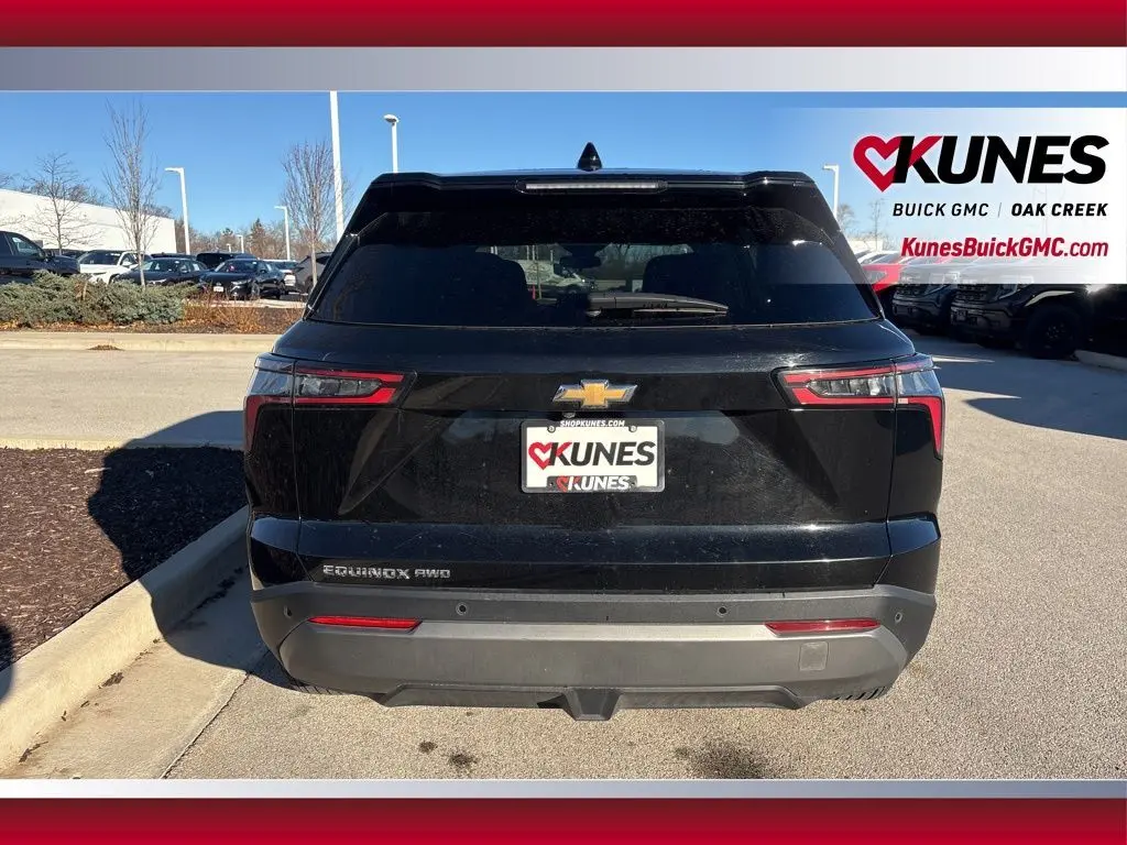 2025 Chevrolet Equinox LT photo 3