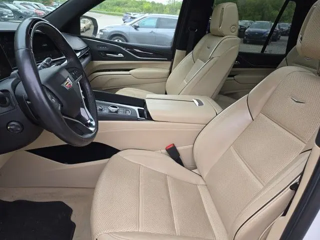 2023 Cadillac Escalade Premium Luxury photo 2