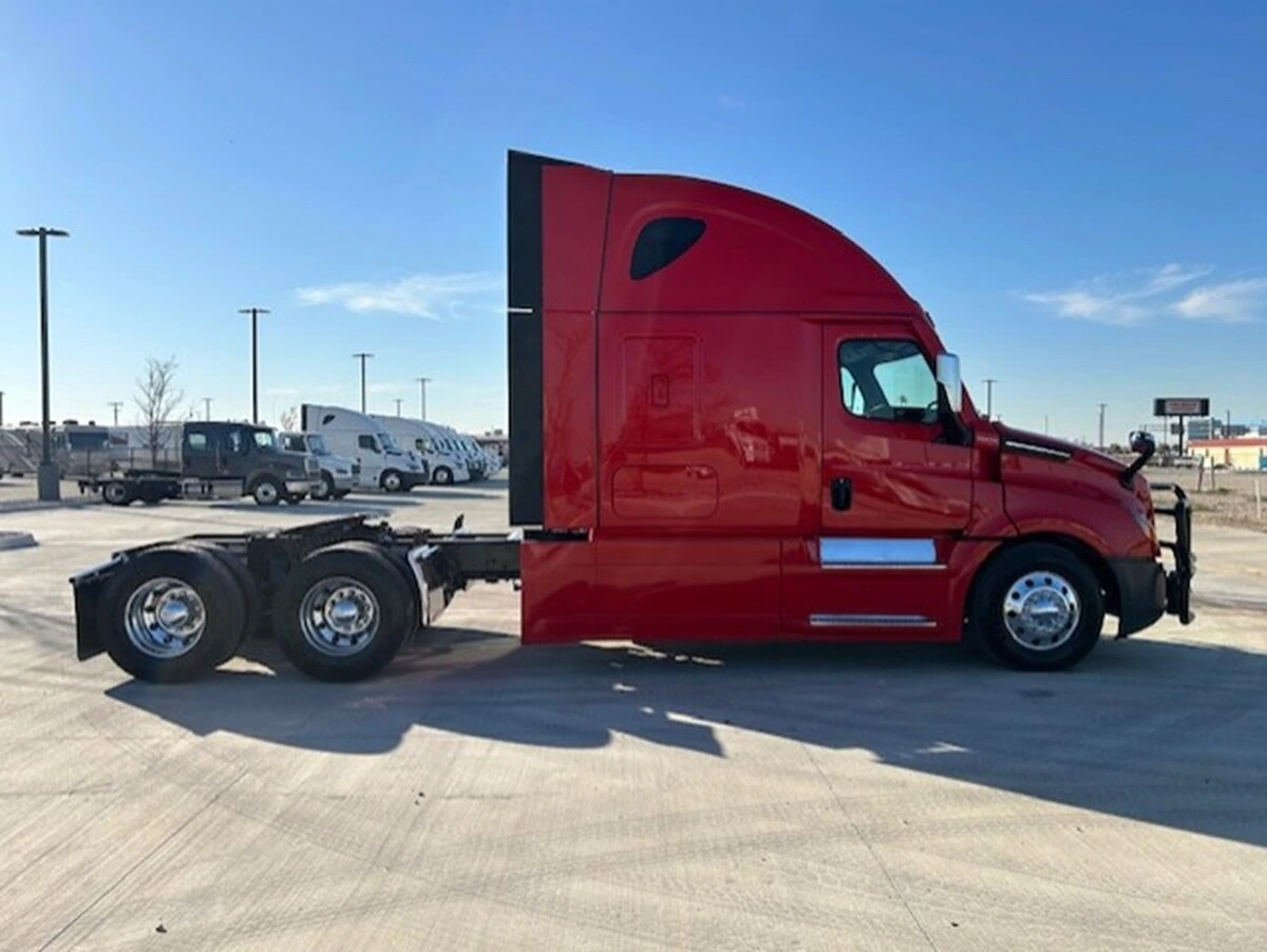 2025 Freightliner Cascadia - image 7