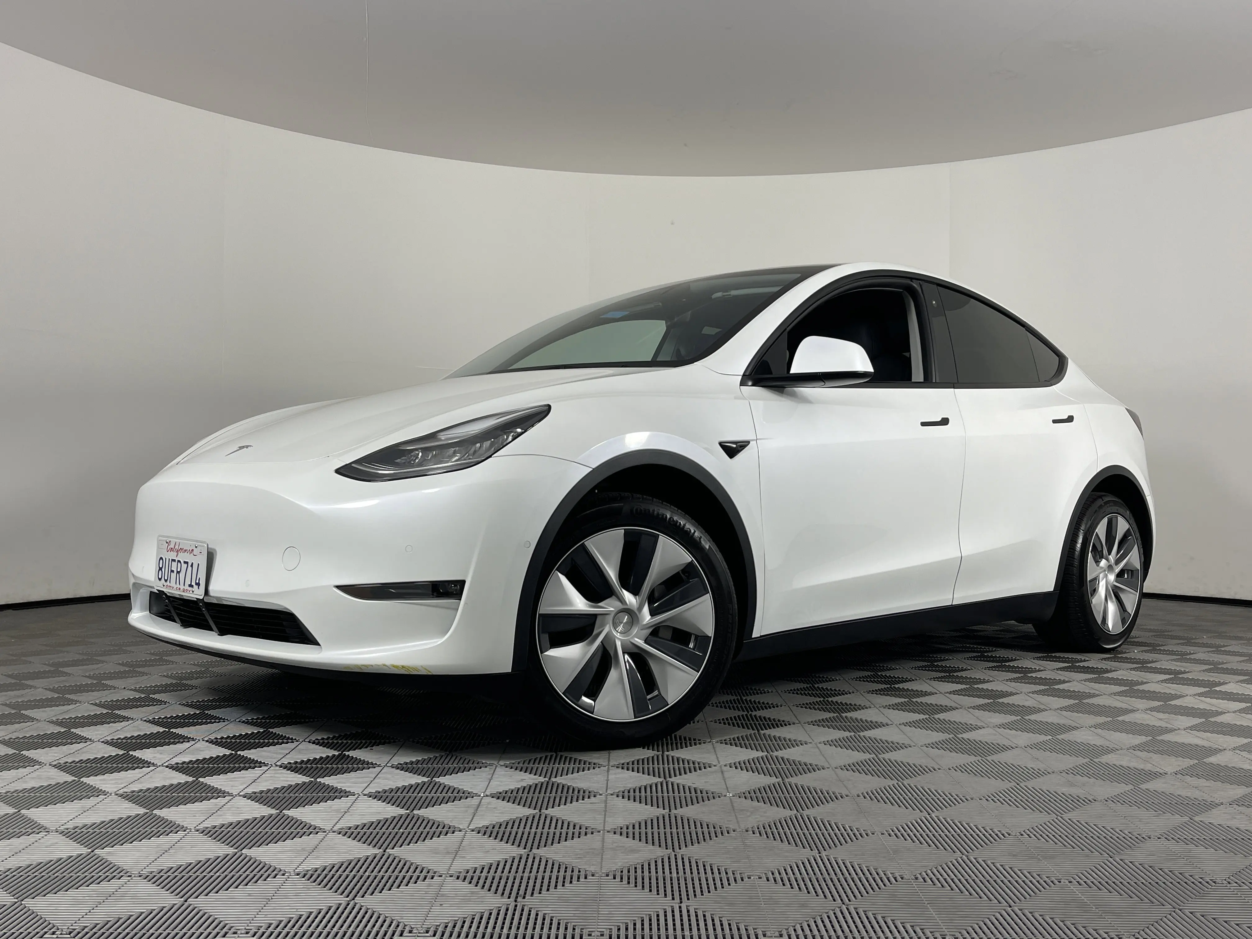 Used 2021 Tesla Model Y Long Range with VIN 5YJYGDEE6MF090496 for sale in Fairfield, CA