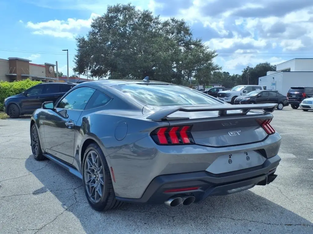 2025 Ford Mustang GT Premium photo 5