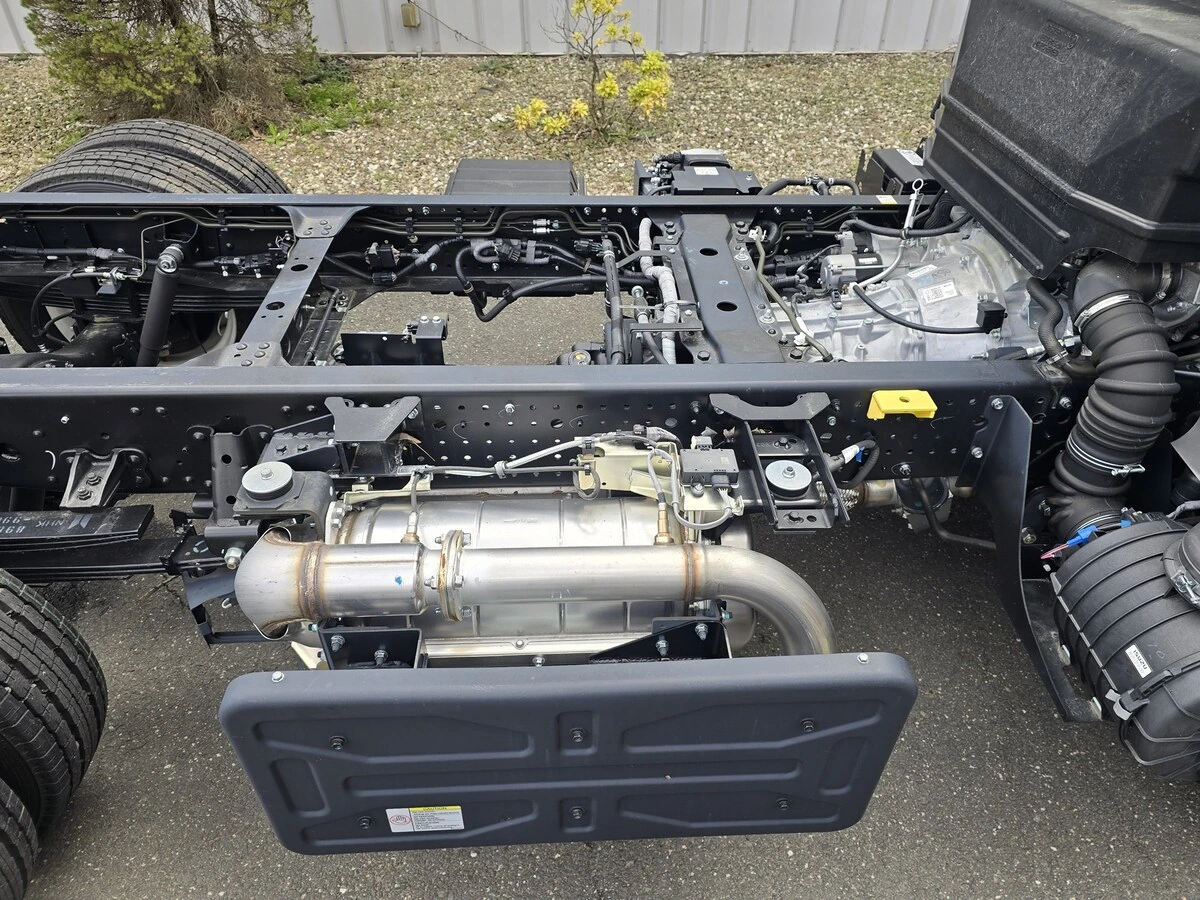 2025 Isuzu NRR - image 7