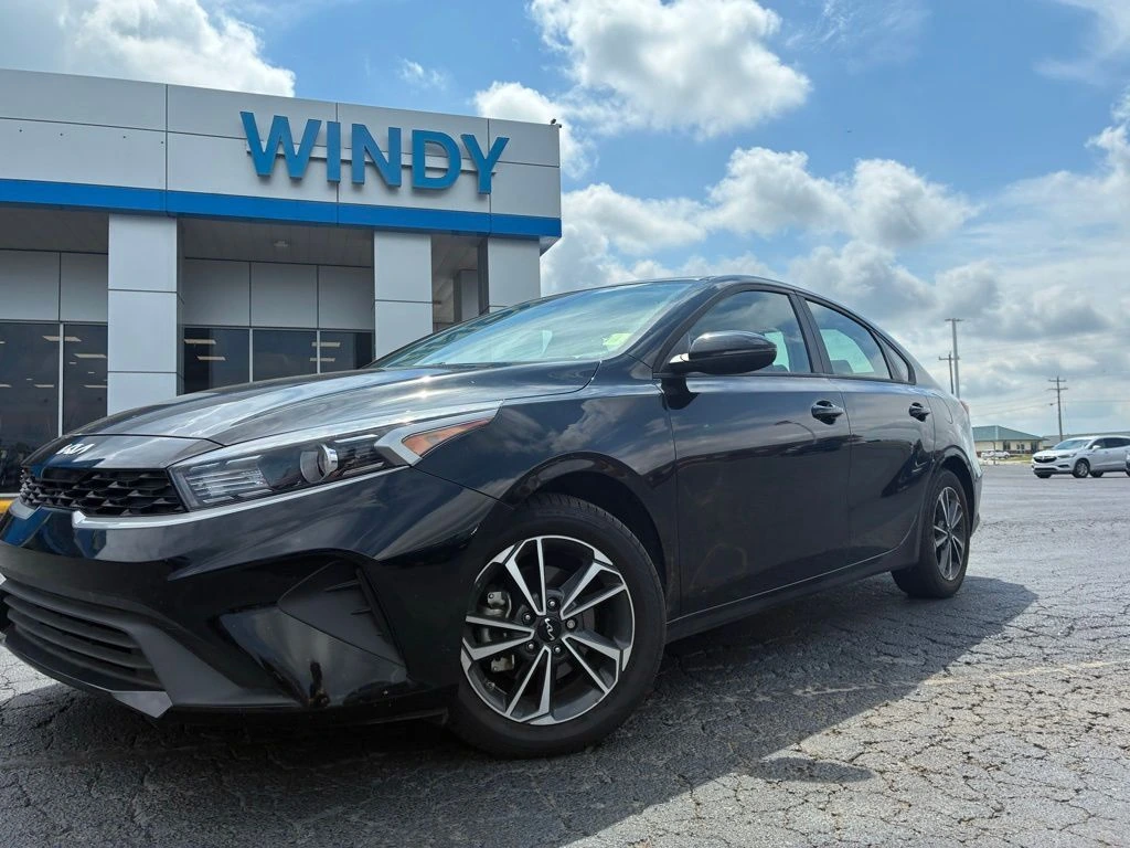 2024 Kia Forte LXS AT's photo