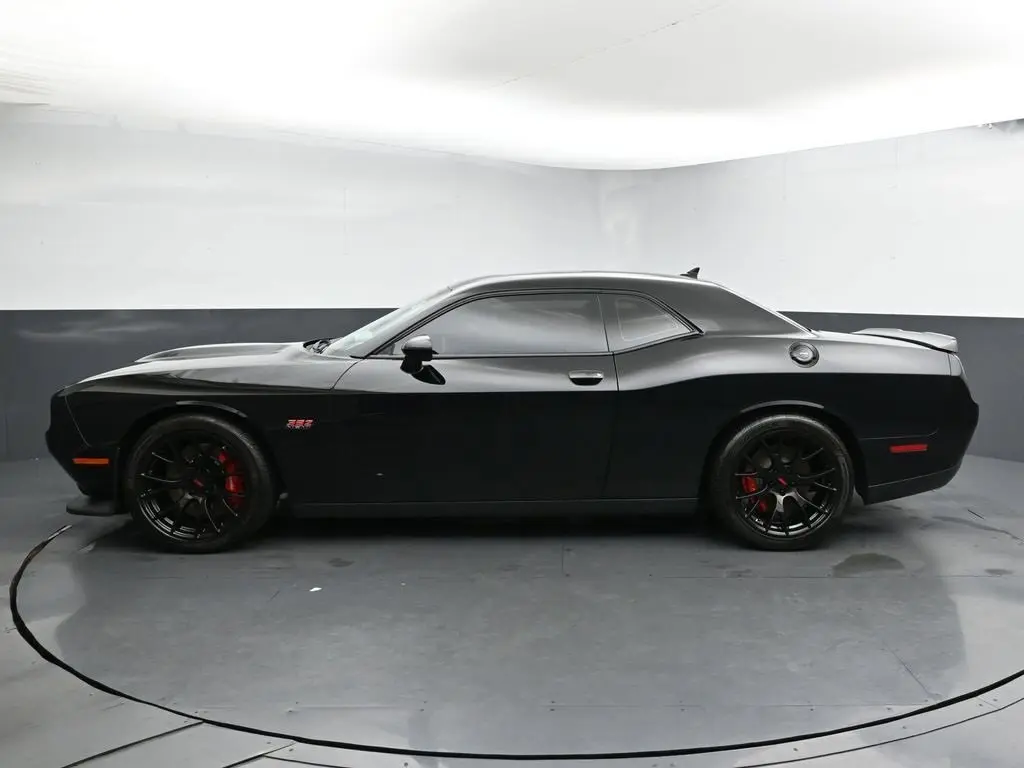 2016 Dodge Challenger SRT8 392 photo 4