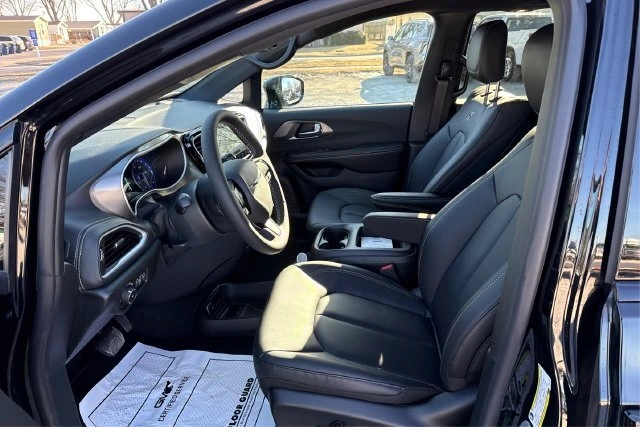 2026 Chrysler Pacifica Select - Photo 9