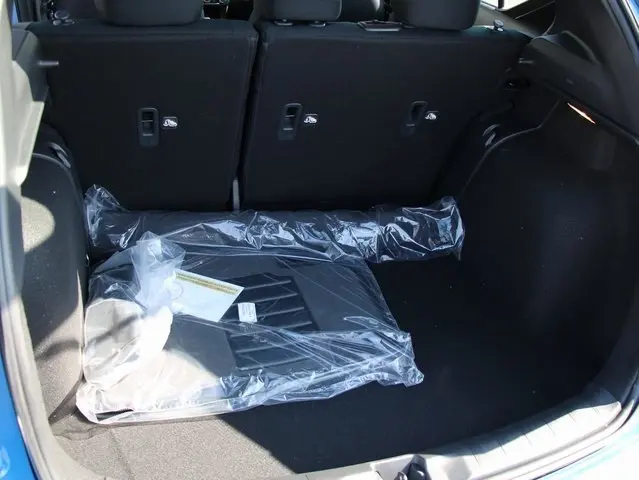 2025 Nissan Kicks Play S photo 11