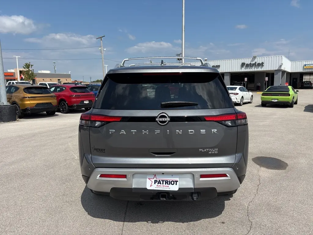2024 Nissan Pathfinder Platinum photo 4