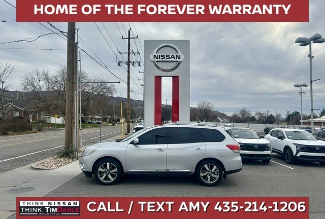 2014 Nissan Pathfinder Platinum's photo