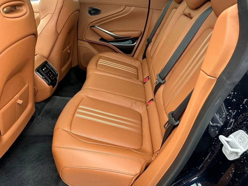 2026 Aston Martin DBX 707 - Photo 28