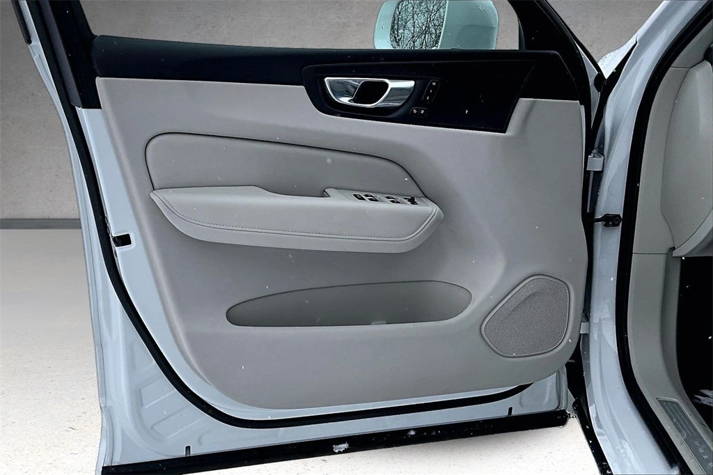 2023 Volvo - image 19