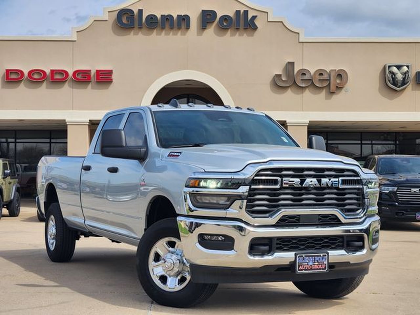 NEW 2026 RAM 2500 TRADESMAN CREW CAB 4X4 8' BOX