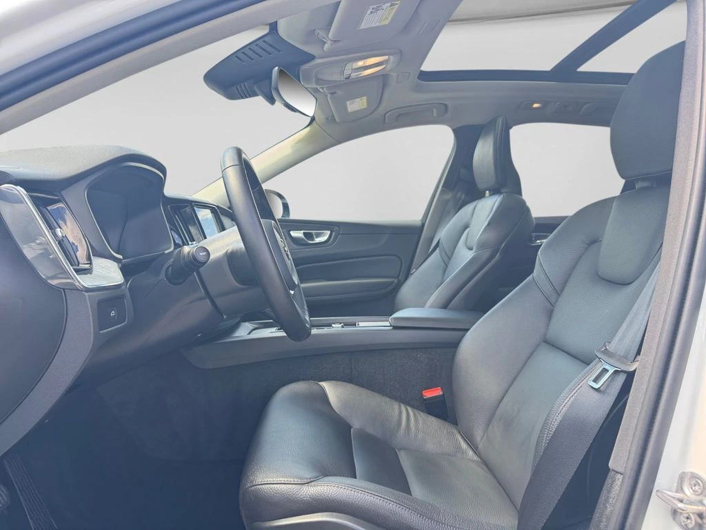2025 Volvo XC60 Plus - Photo 12