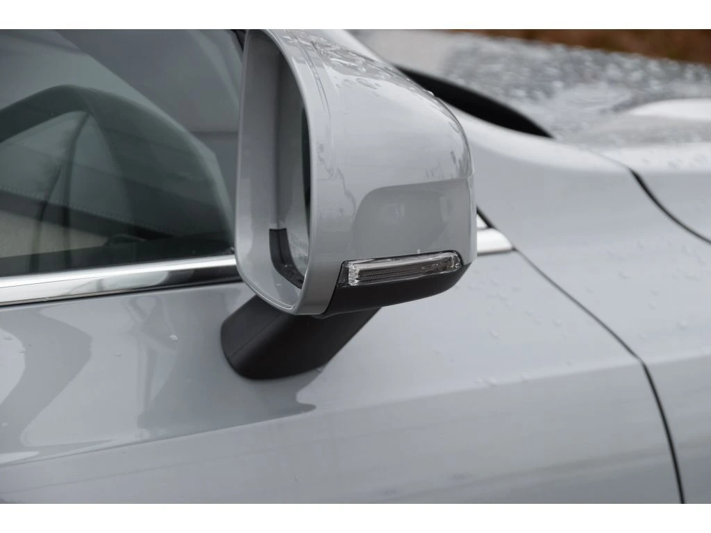 2026 Volvo - image 31