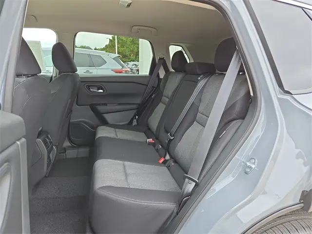 2026 Nissan Rogue SV photo 11
