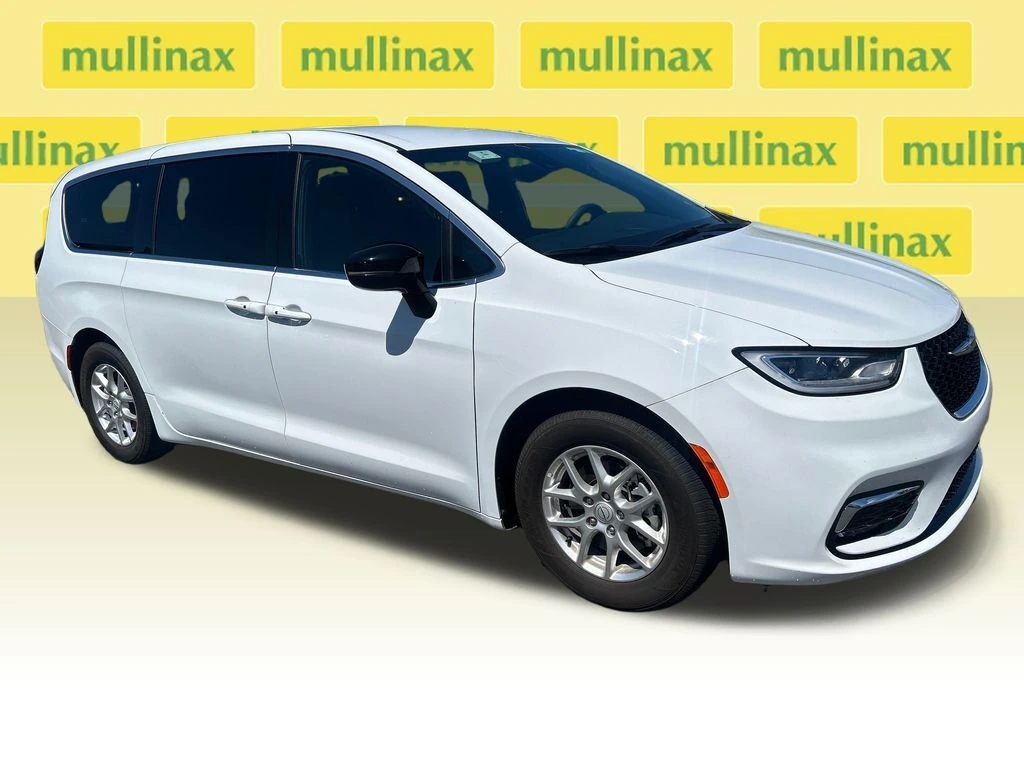 2025 Chrysler Pacifica's photo