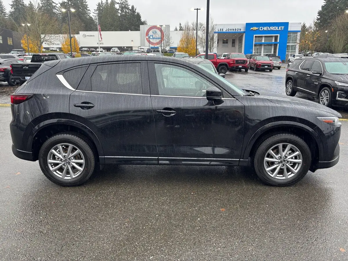 2025 Mazda CX-5 2.5 S Preferred photo 3