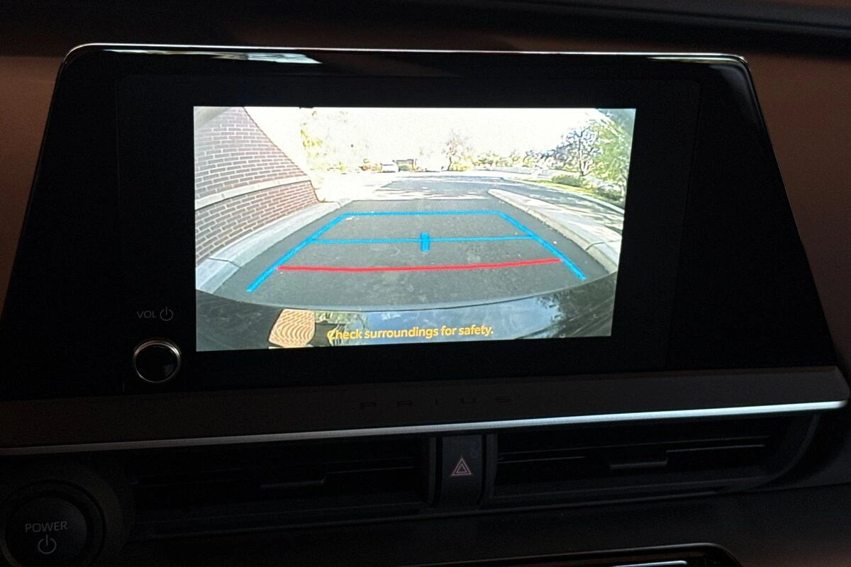 2025 Toyota Prius LE - Photo 19