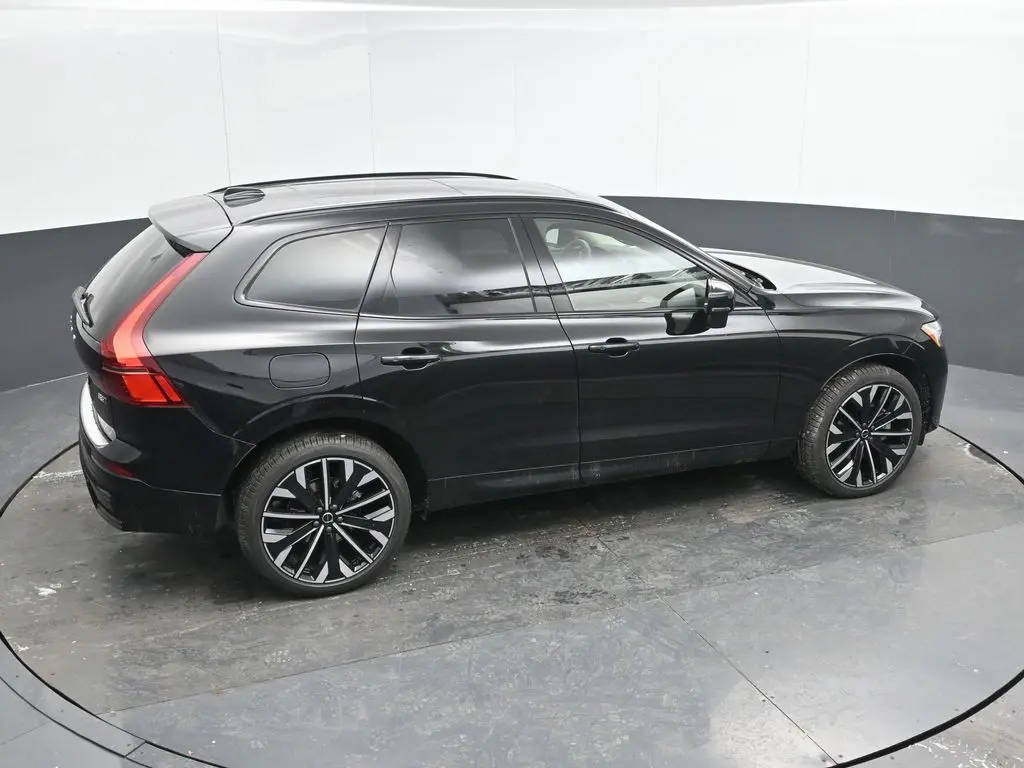 2026 Volvo - image 29